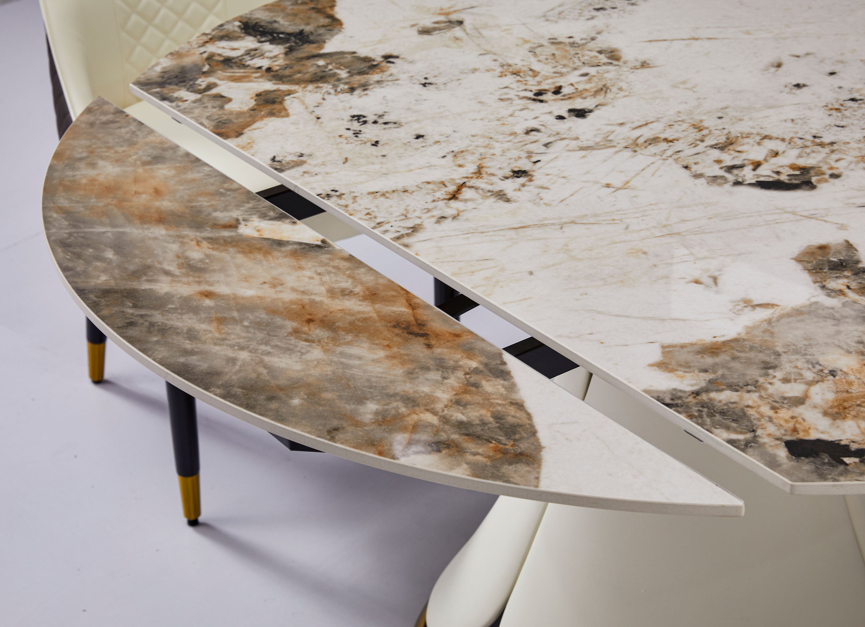 Lotus-Pandora Round Extension Table