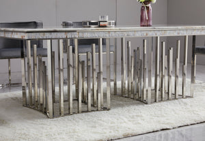 Table à manger argentée moderne et élégante